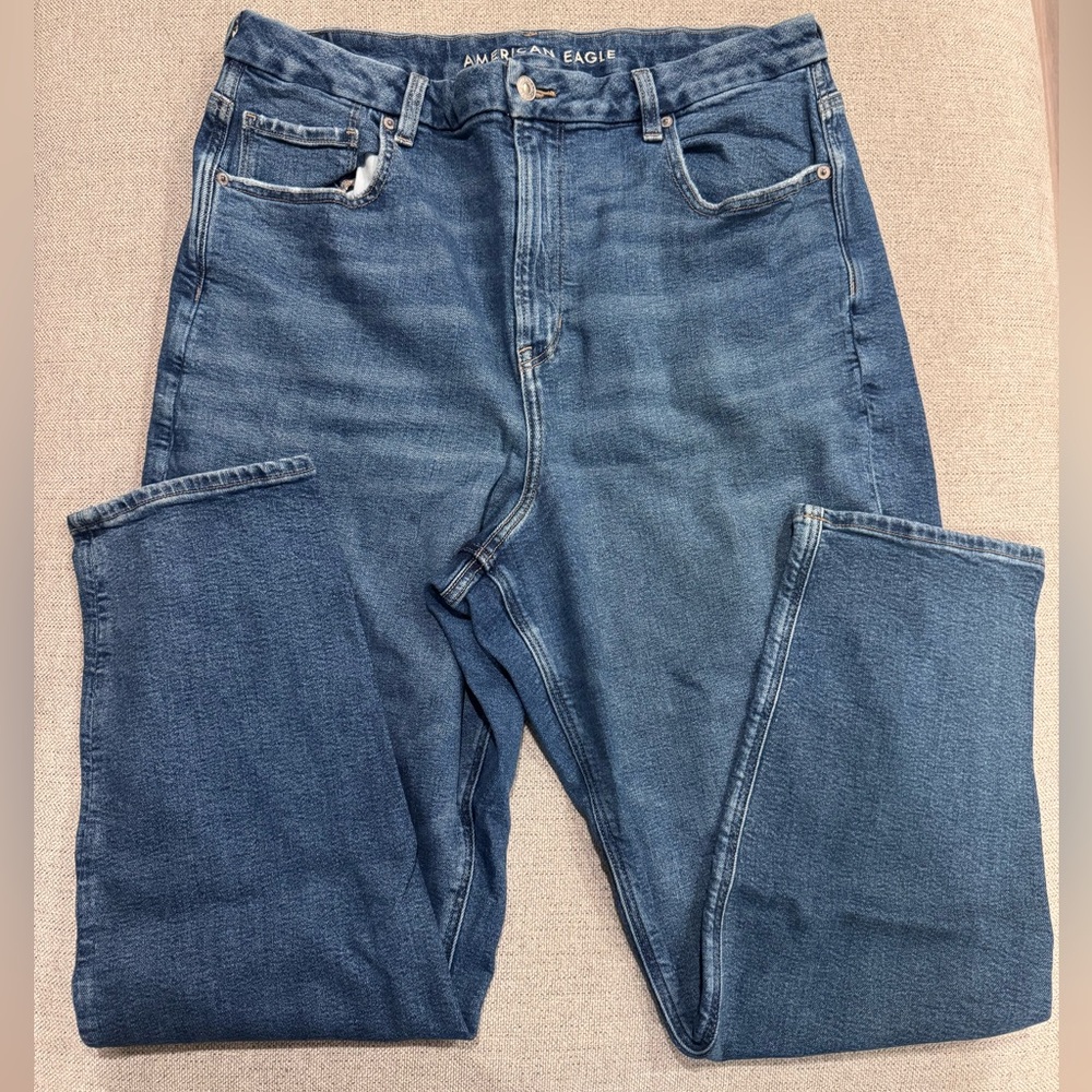 American Eagle Outfitters Women’s Curve Mom Jean